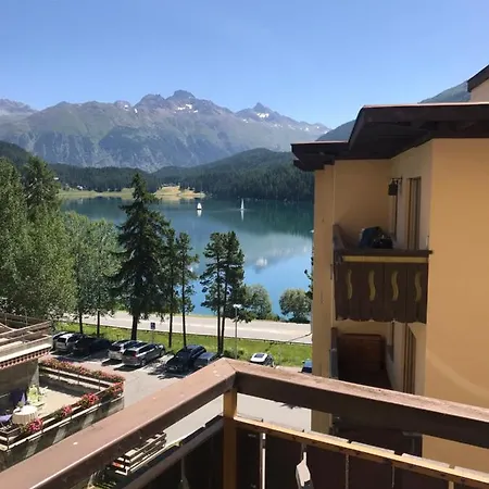 Chesa Sonnalpine B 33 公寓